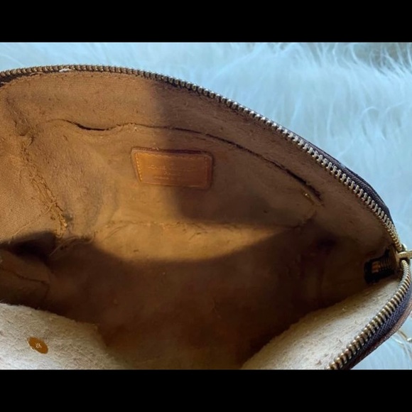 Louis Vuitton Cosmetic Pochette - Picture 6 of 7